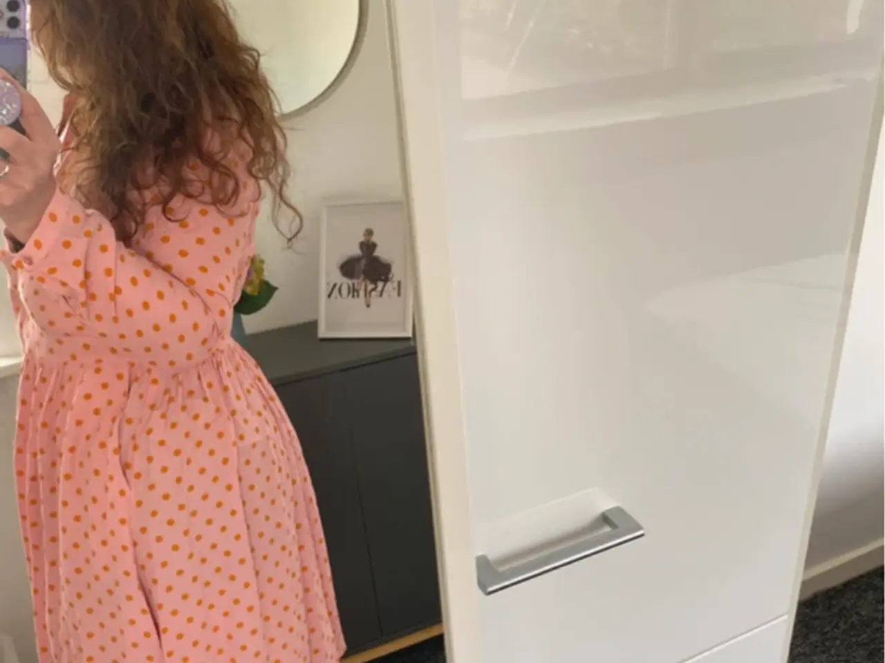 Billede 2 - Flot lyserød kjole med orange prikker
