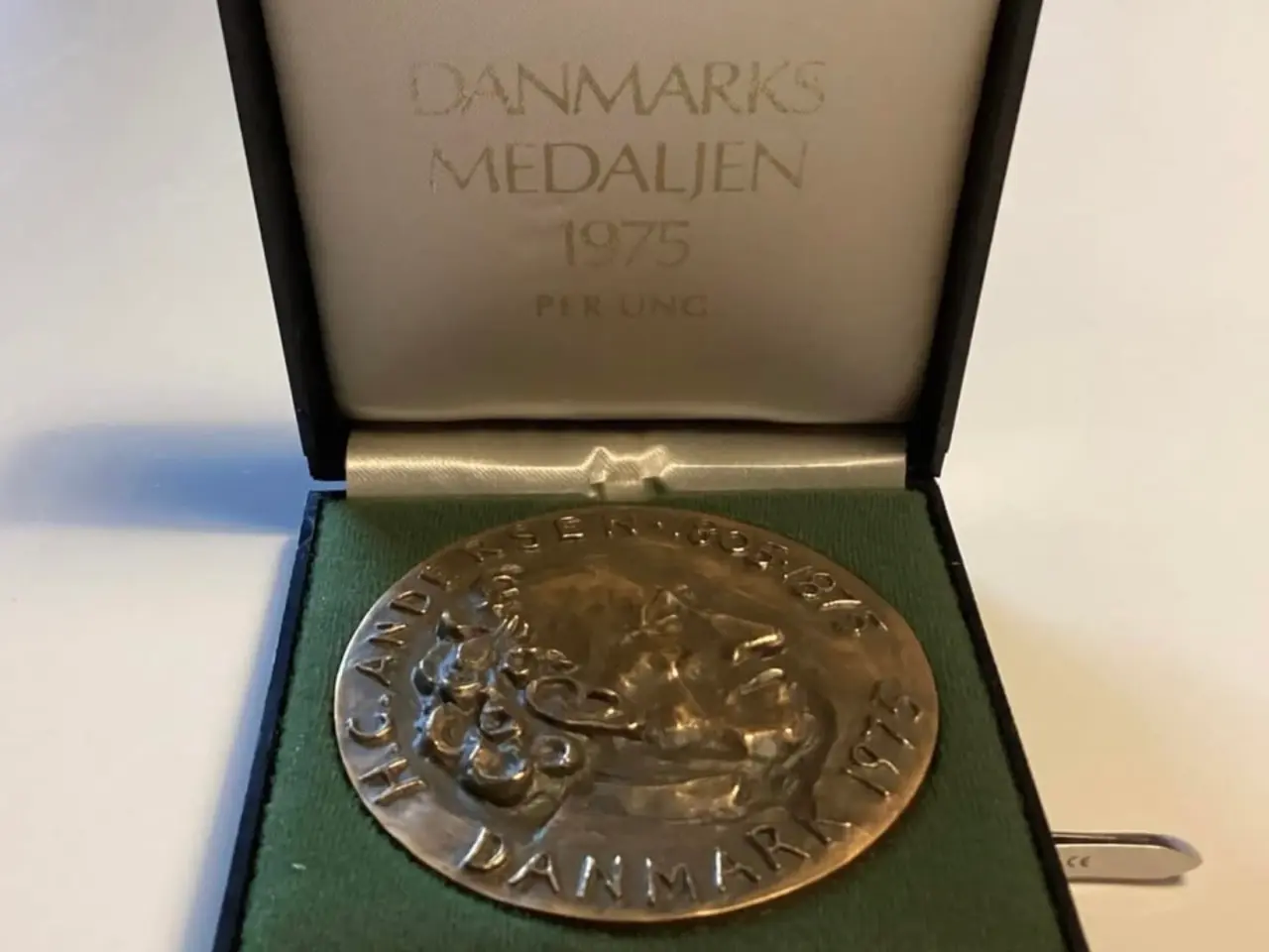Billede 3 - DK medaljen, 1975, H. C. Andersen, Per Ung