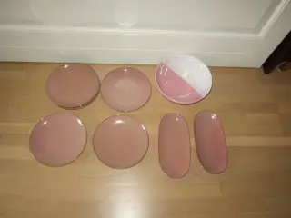 Rosa Tallerkner, fade og skål samlet