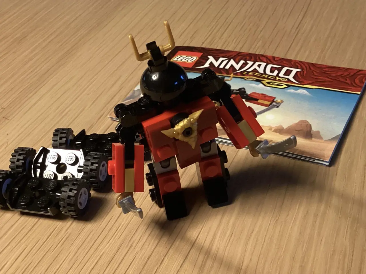Billede 7 - Lego Ninjago nr. 30533 en figur og 3 sæt hjul