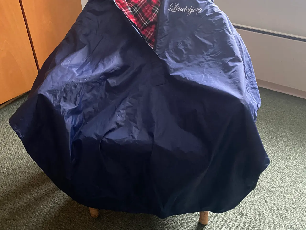 Billede 1 - Stort foret poncho mrk "Lindebjerg"