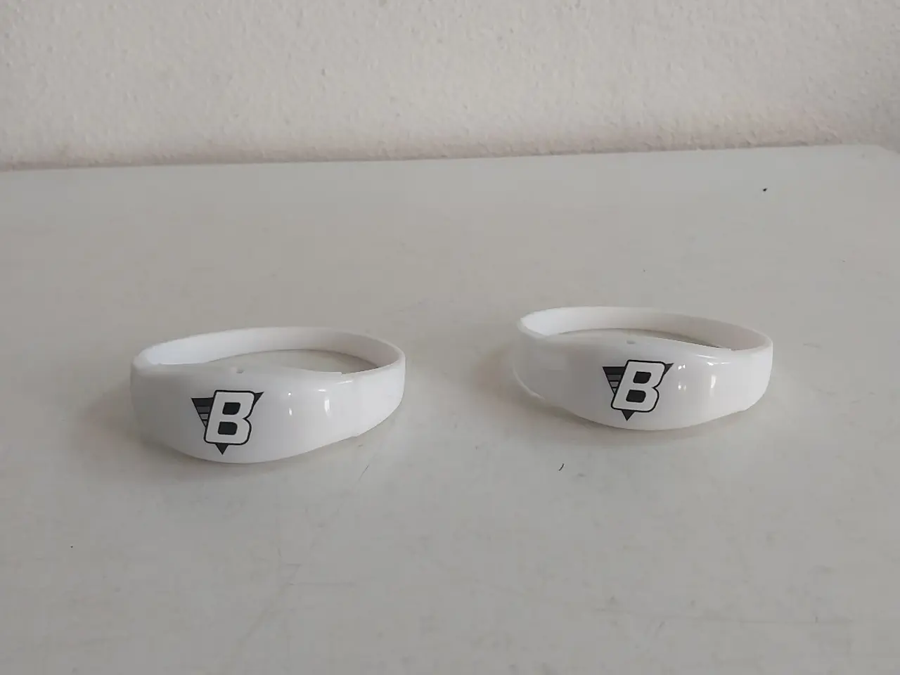 Billede 7 - 2 armbånd med lys