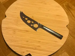 Skærebræt og ostekniv.