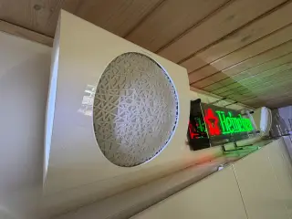 BeoLab 17 med vægbeslag