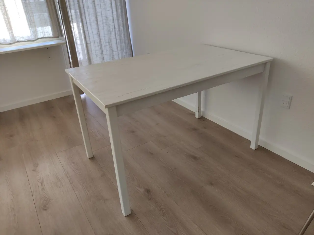 Billede 2 - Spisebord hvidmalet