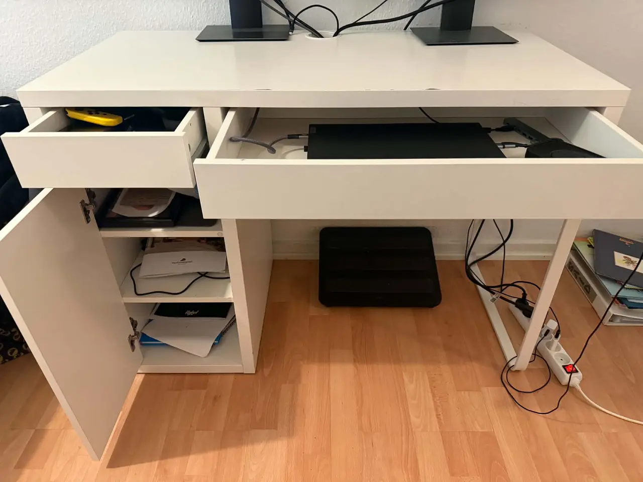 Billede 2 - Skrivebord
