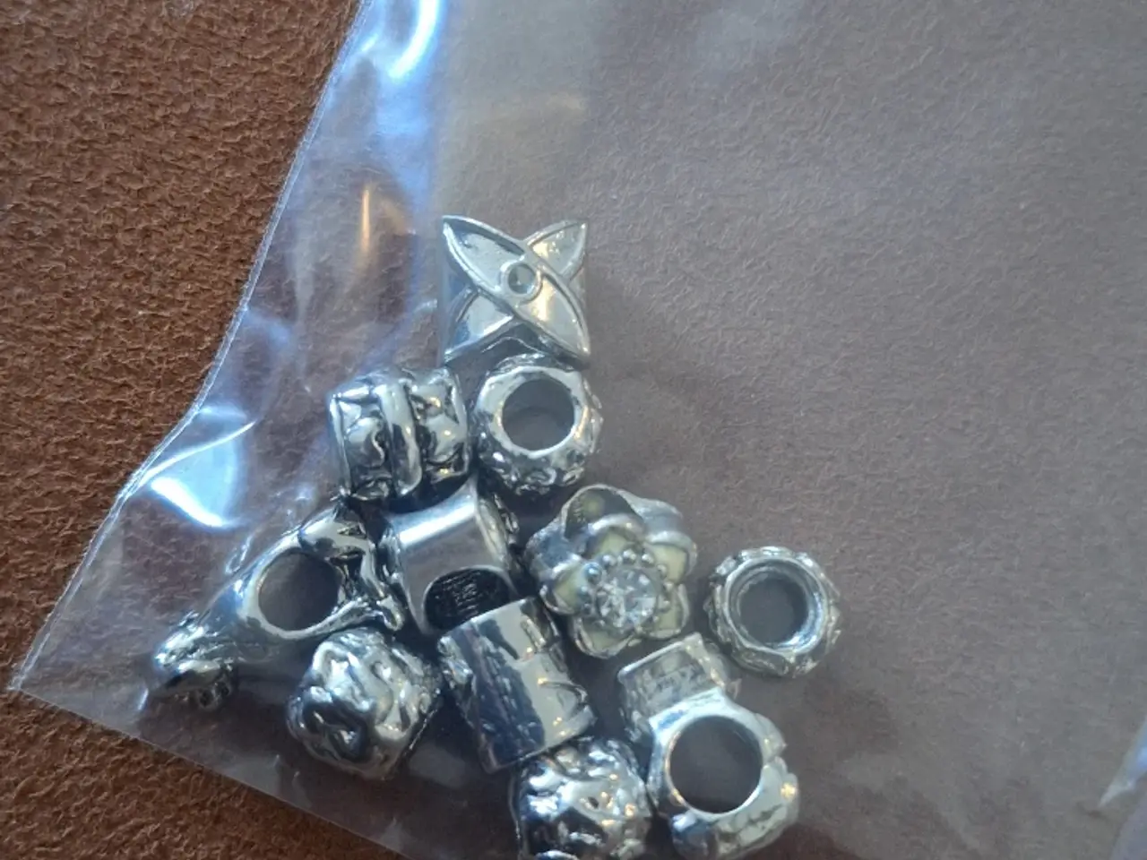 Billede 3 - 16 stk. Charms 