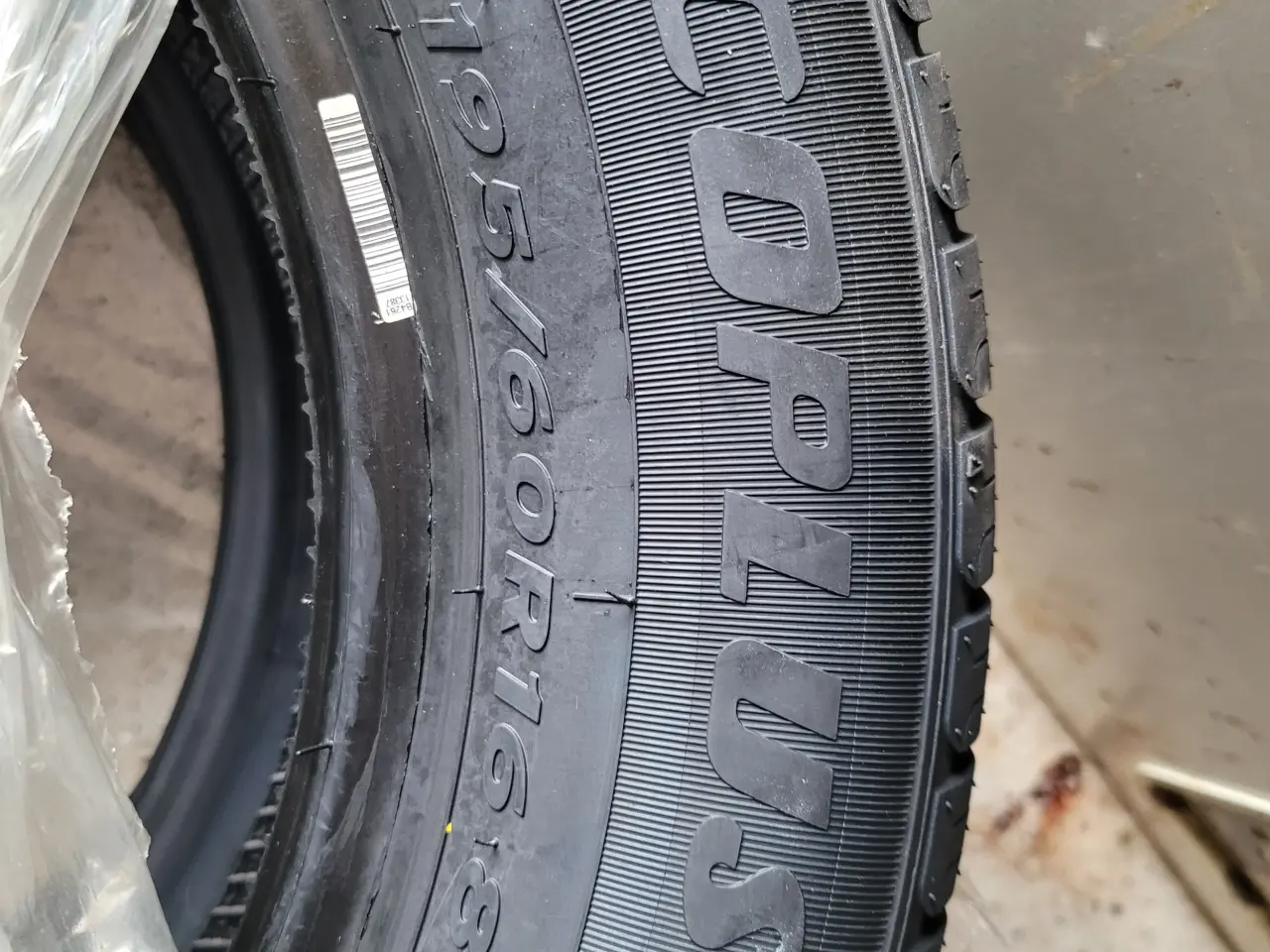 Billede 3 - Dæk 195/60 R16