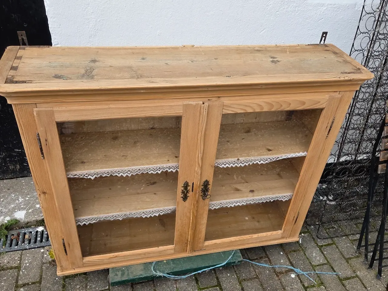 Billede 5 - Velholdt antik vægvitrine
