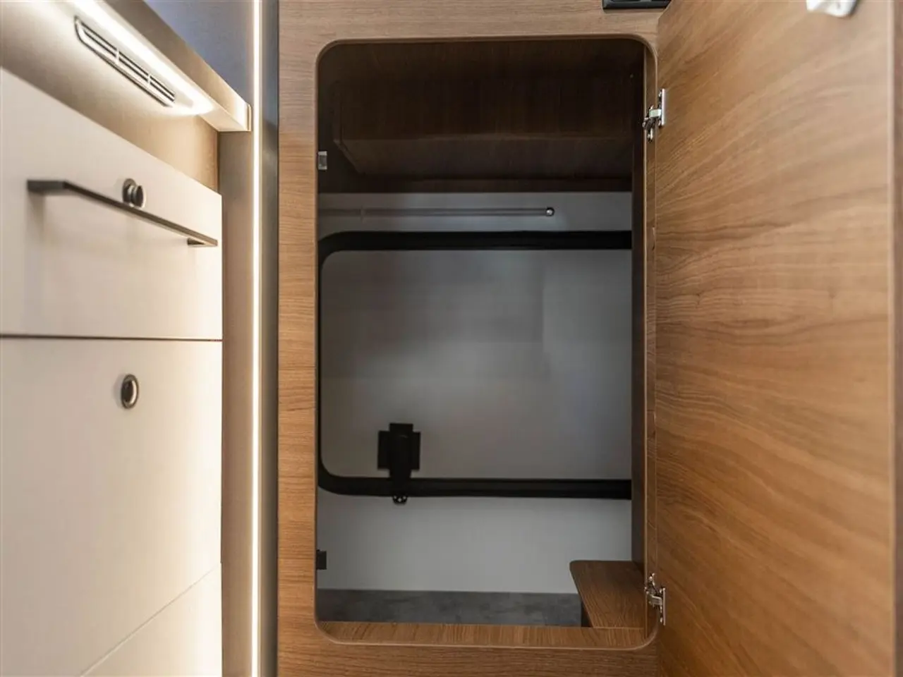 Billede 34 - 2027 - Benimar Yrteo 881 Ny bestseller under 6 meter