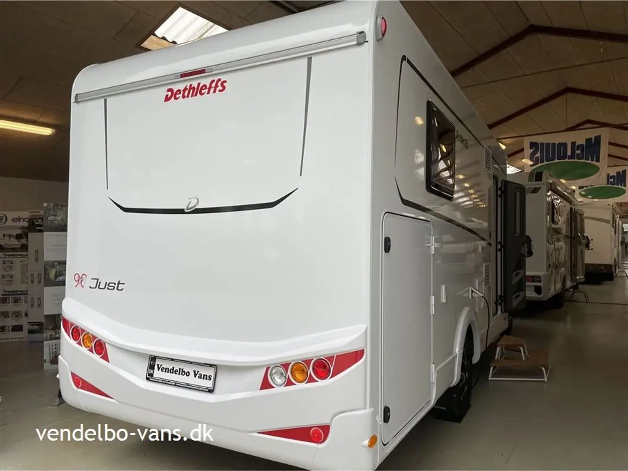 Billede 2 - 2026 - Dethleffs Just T 7052 DBM - 90 Year   Fritstående dobbeltseng med ekstra  stor garage neden under
