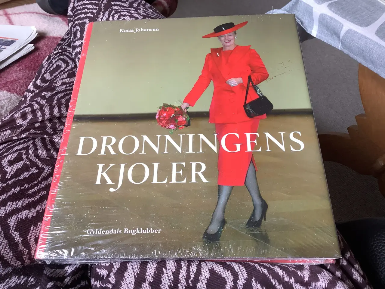 Billede 3 - Flot bog om Dronningens kjoler