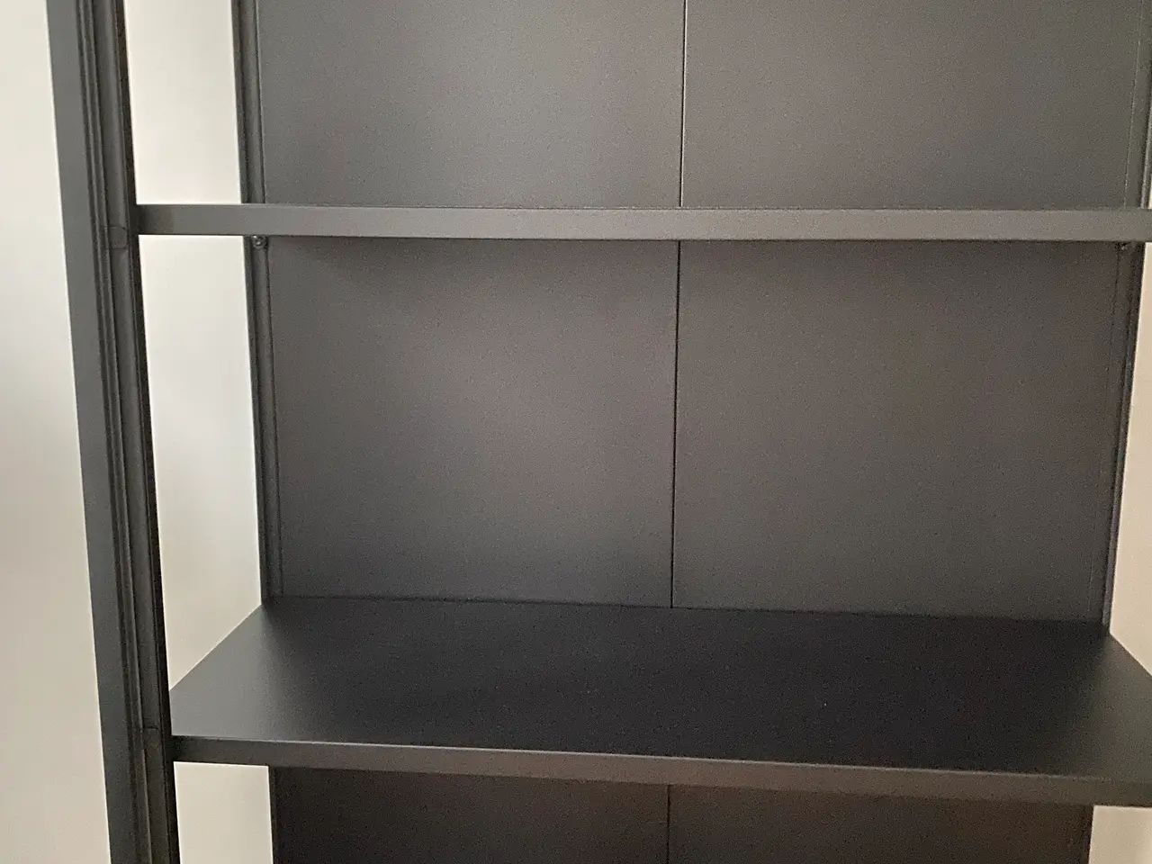 Billede 2 - Vitrine skab fra jysk med glas låger
