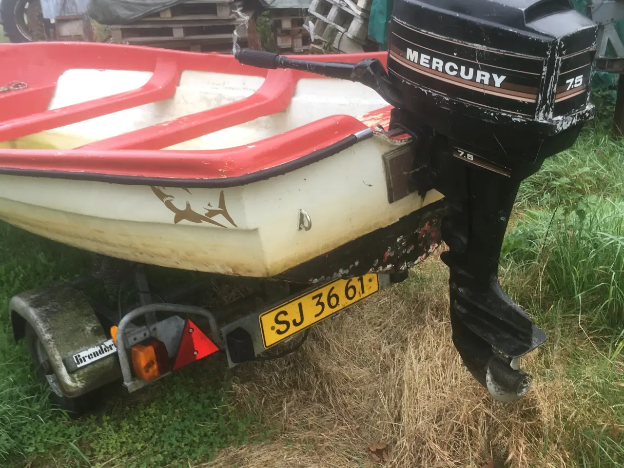 Billede 1 - båd med motor og synet trejler