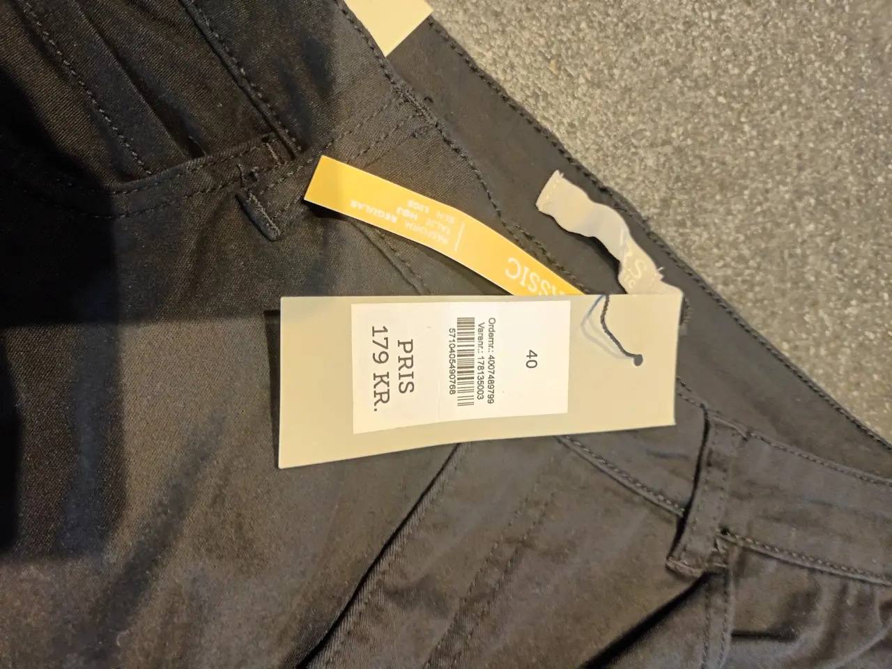 Billede 3 - Jeans i str 40 / L helt nye med prismærke.