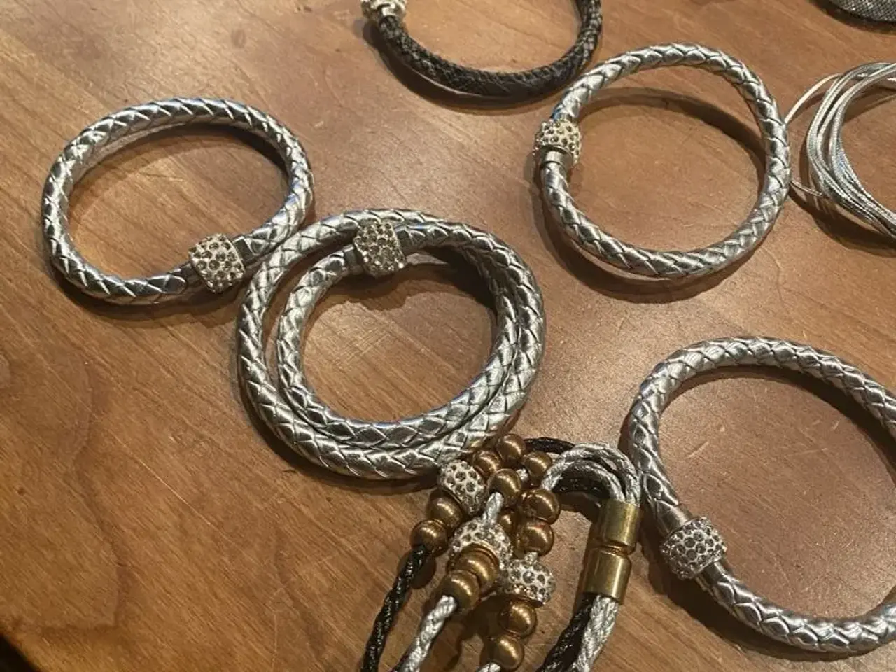 Billede 2 - Grå flotte  armbånd