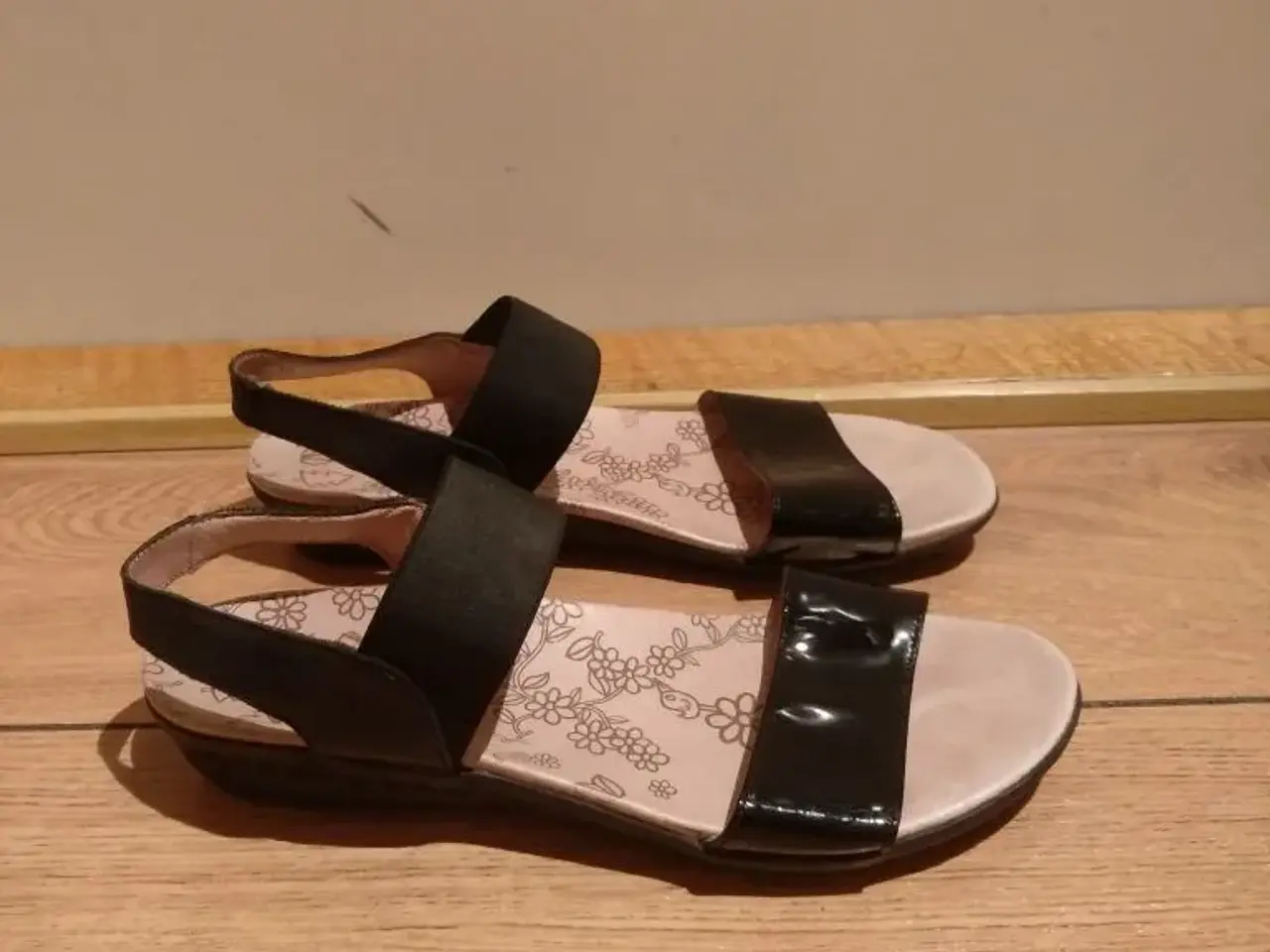 Billede 2 - Sandaler, Wonder.