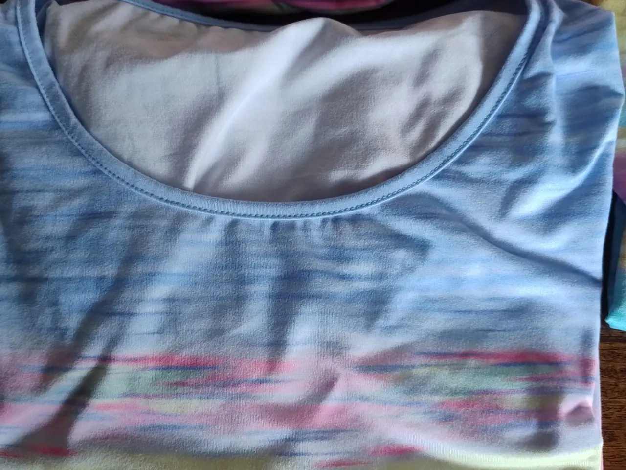 Billede 3 - 3 T-shirts i sommer friske farver