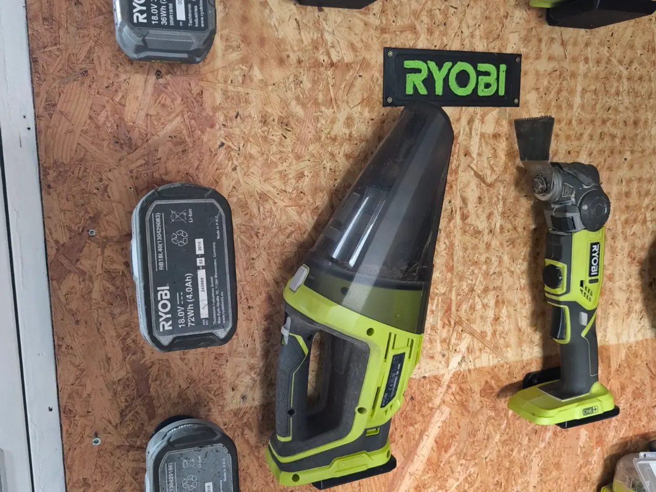 Billede 3 - Ryobi ONE+ batteriholder – 3D-printet vægholder