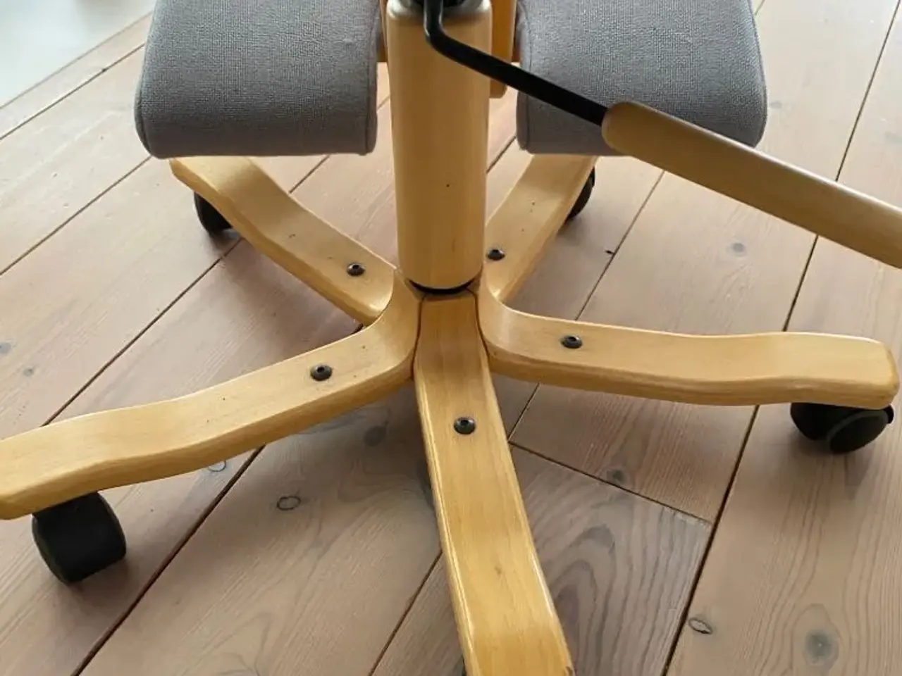 Billede 1 - Ergonomisk kontorstol - Design mærke Varier 