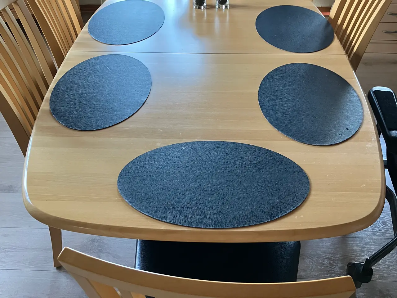 Billede 1 - Spisebord og 8 stole Skovby