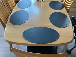 Spisebord og 8 stole Skovby