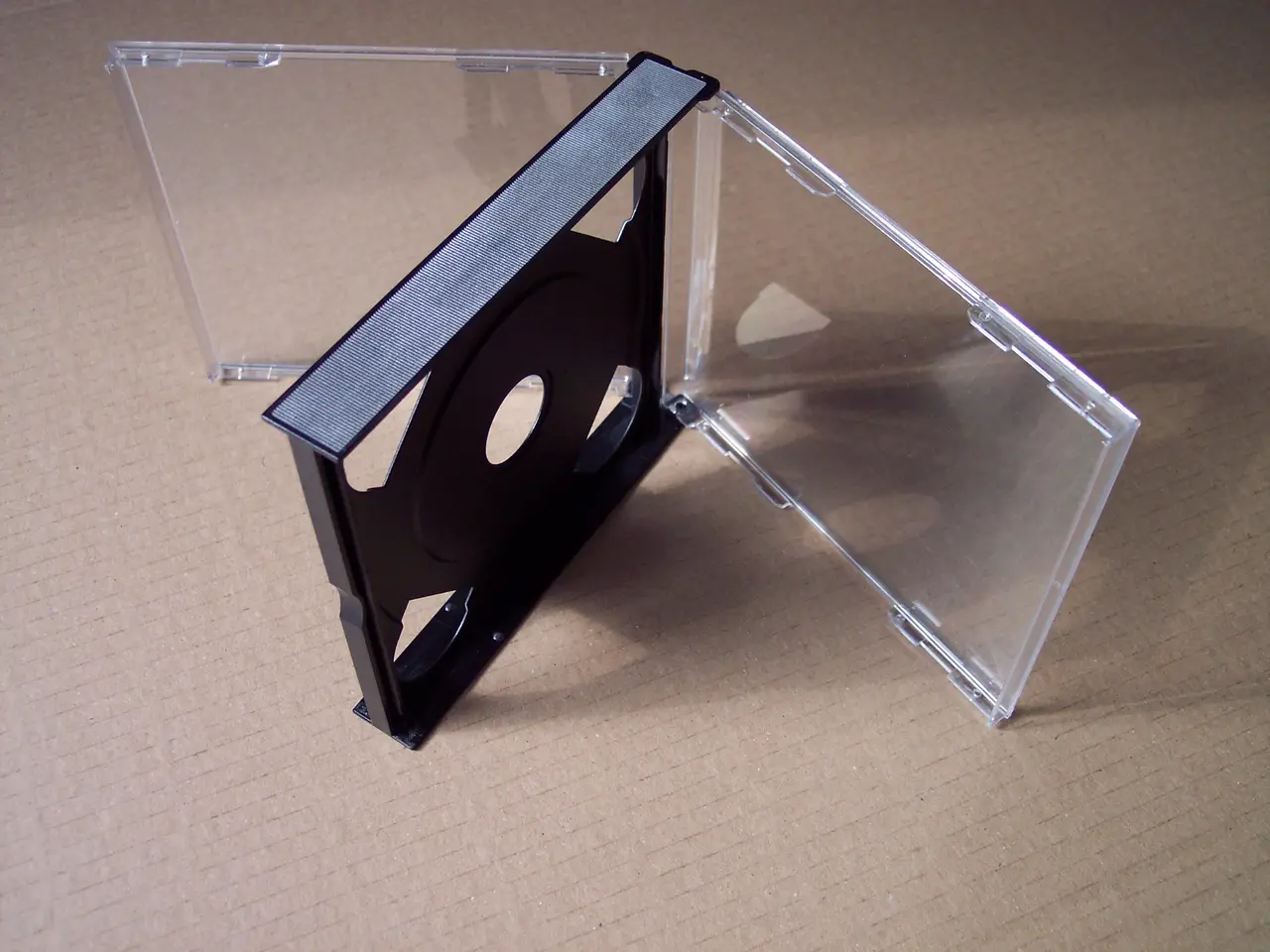 Billede 2 - .PLAST COVERS til CD-bokse. Brugte men intakte ude