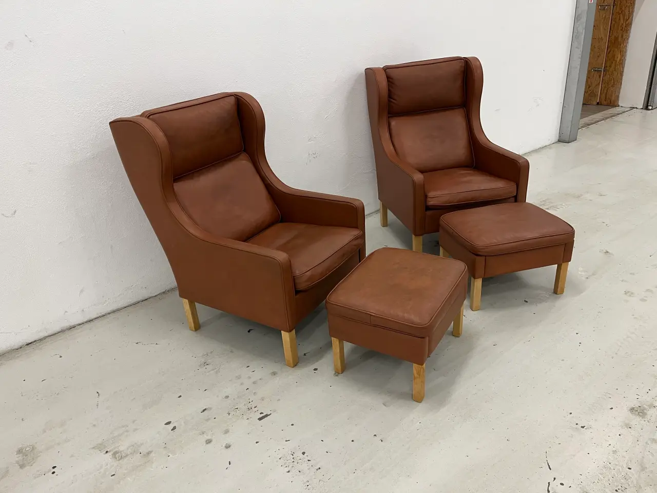Billede 3 - Mogens Hansen MH195 Øreklapstole m/skamler.