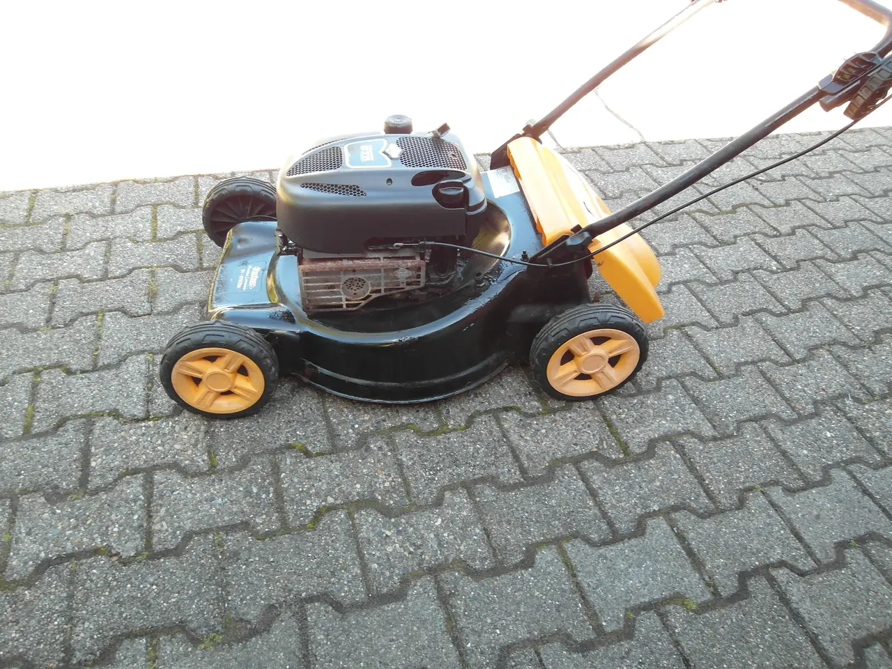 Billede 5 - Plæneklipper Partner med Briggs&Stratton motor.