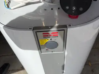 METRO THERM 26L VANDVARMER M. CIRKULATIONS PUMPE