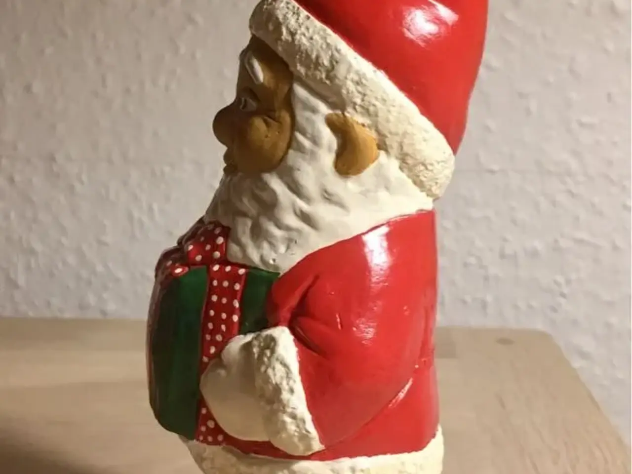 Billede 2 - Ældre julemand med gave