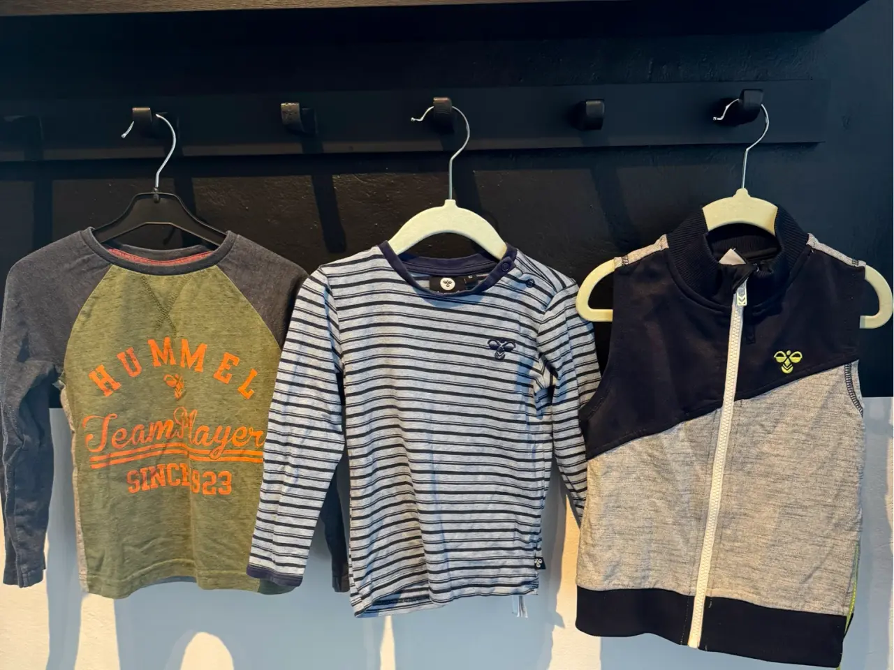 Billede 1 - 3 Hummel overdele/bluser str. 92