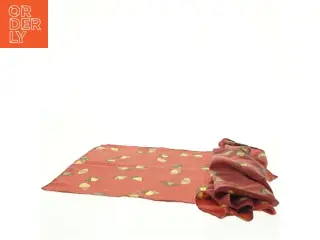 Rød silketørklæde med bladeprint Charlotte Sparre fra Charlotte Sparre (str. 157 x 34 cm)