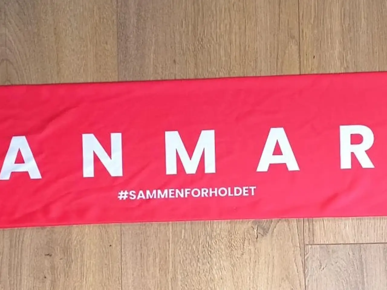 Billede 1 - NYT DANMARK/DHF HALSTØRKLÆDE, 140 CM