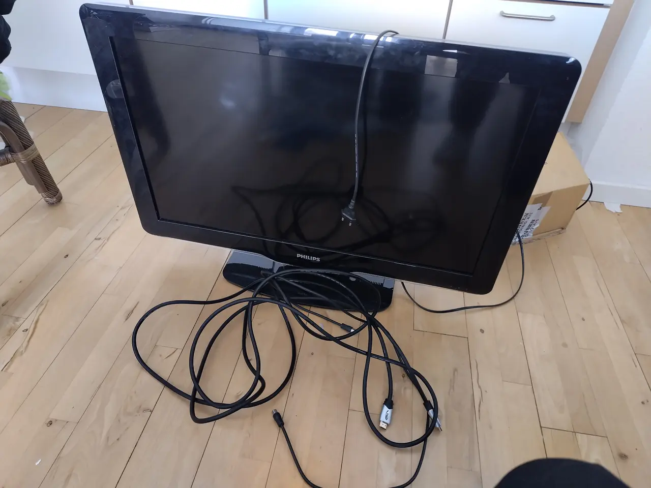 Billede 1 - fladskærm sammen  med hdmi kabel 