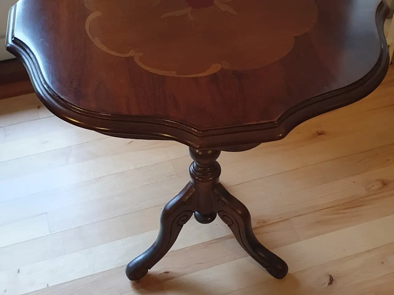 Billede 1 - Vintage lampebord i mahogni med intarsia