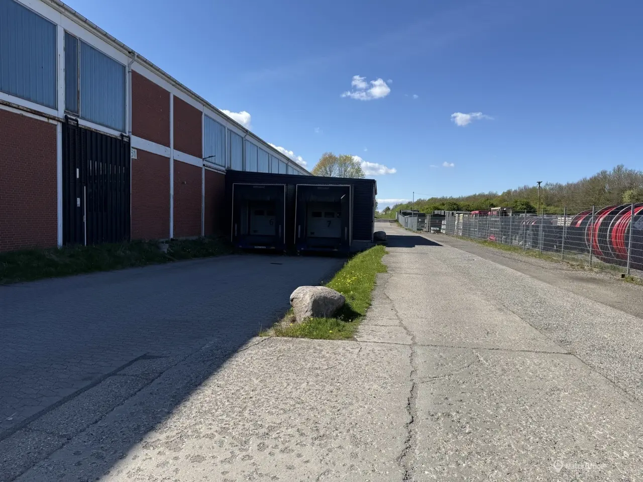 Billede 6 - Højloftet lager med rampeporte