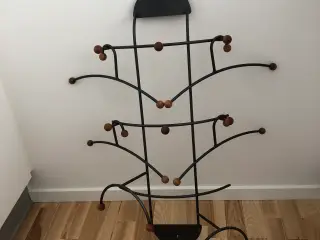 Garderobestativ sort med 4 bøjler