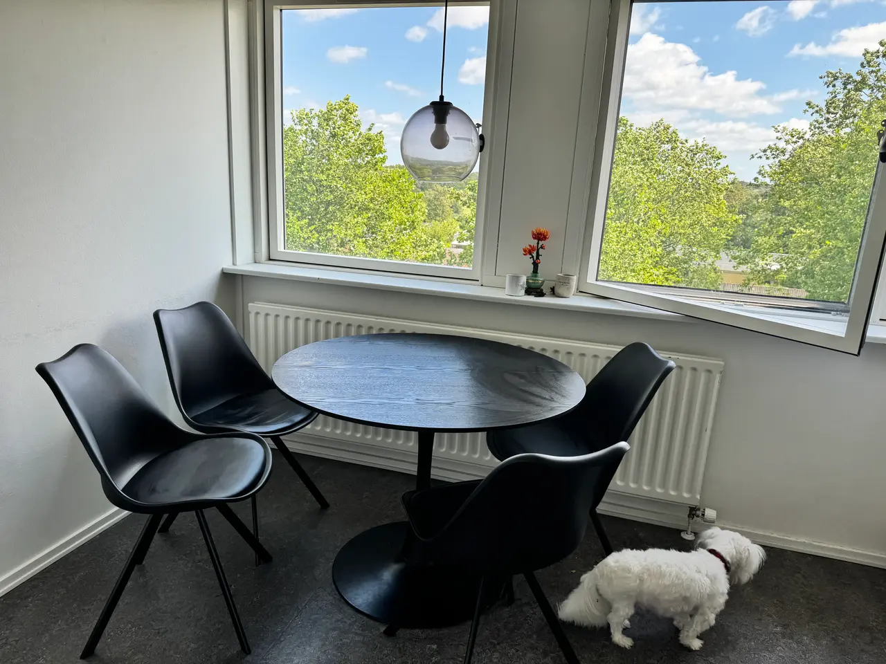 Billede 1 - Rund spisebord med 4 stoler