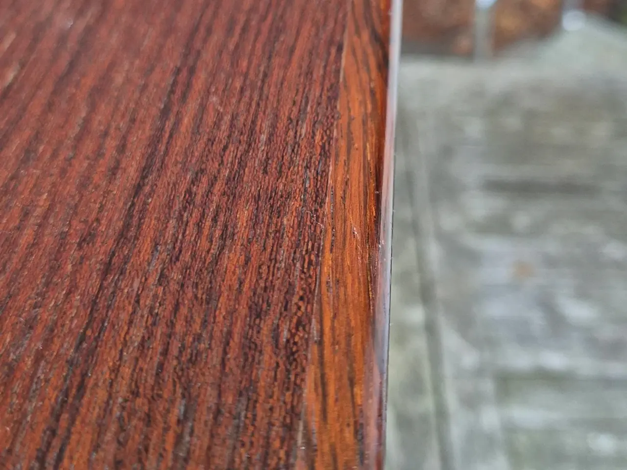 Billede 10 - Solidt sidebord i fint mørkt træ