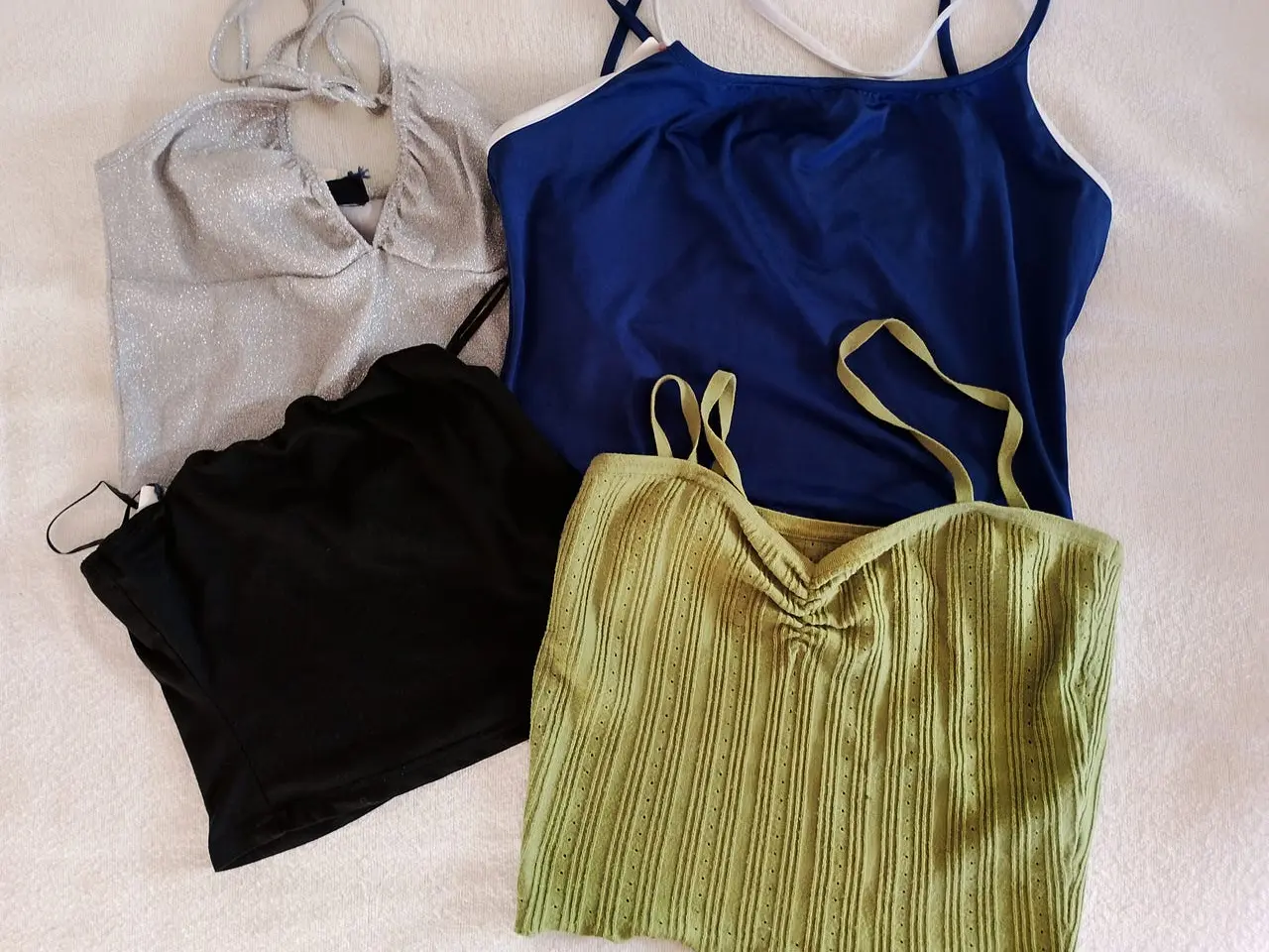 Billede 4 - Toppe, BH, Shorts m.m.m. Str. 12-16 år.