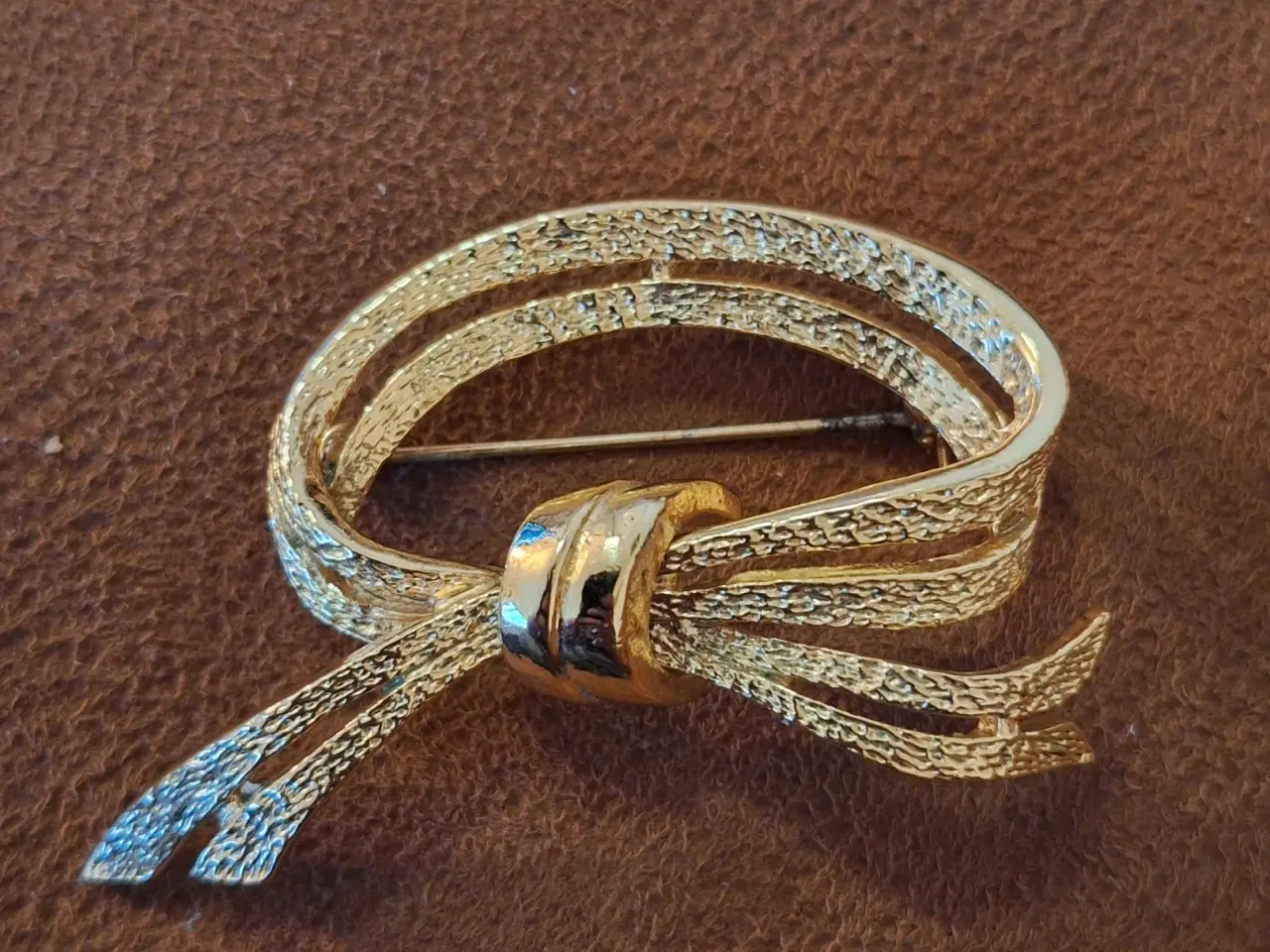Billede 2 - Guldfarvet Broche