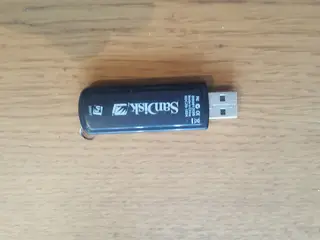 1GB usb stick x2