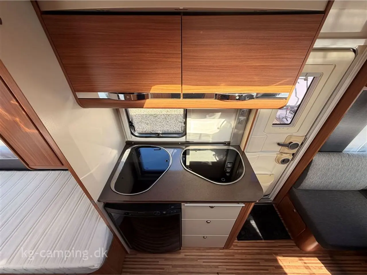 Billede 6 - 2013 - Adria Adora 472 LU XL   Enkeltsenge med udtræk, Mover, solsejl og fortelt.