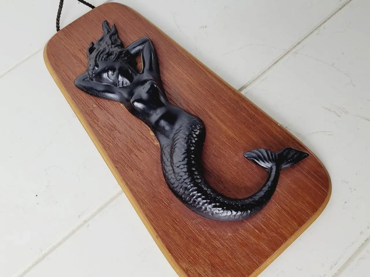 Billede 2 - ⭐️- Retro Havfrue Relief i Metal på Teaktræ
