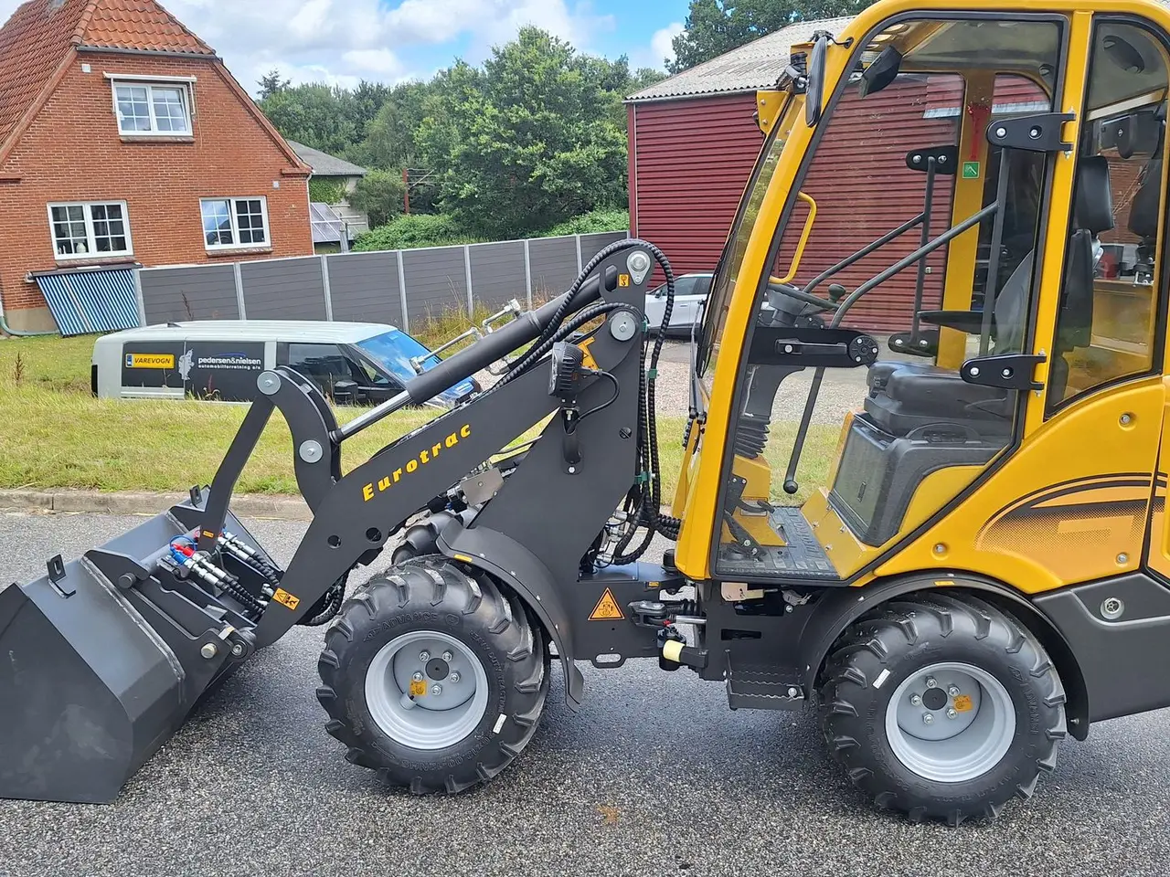 Billede 1 - Eurotrac W11 mellem arm  førehus