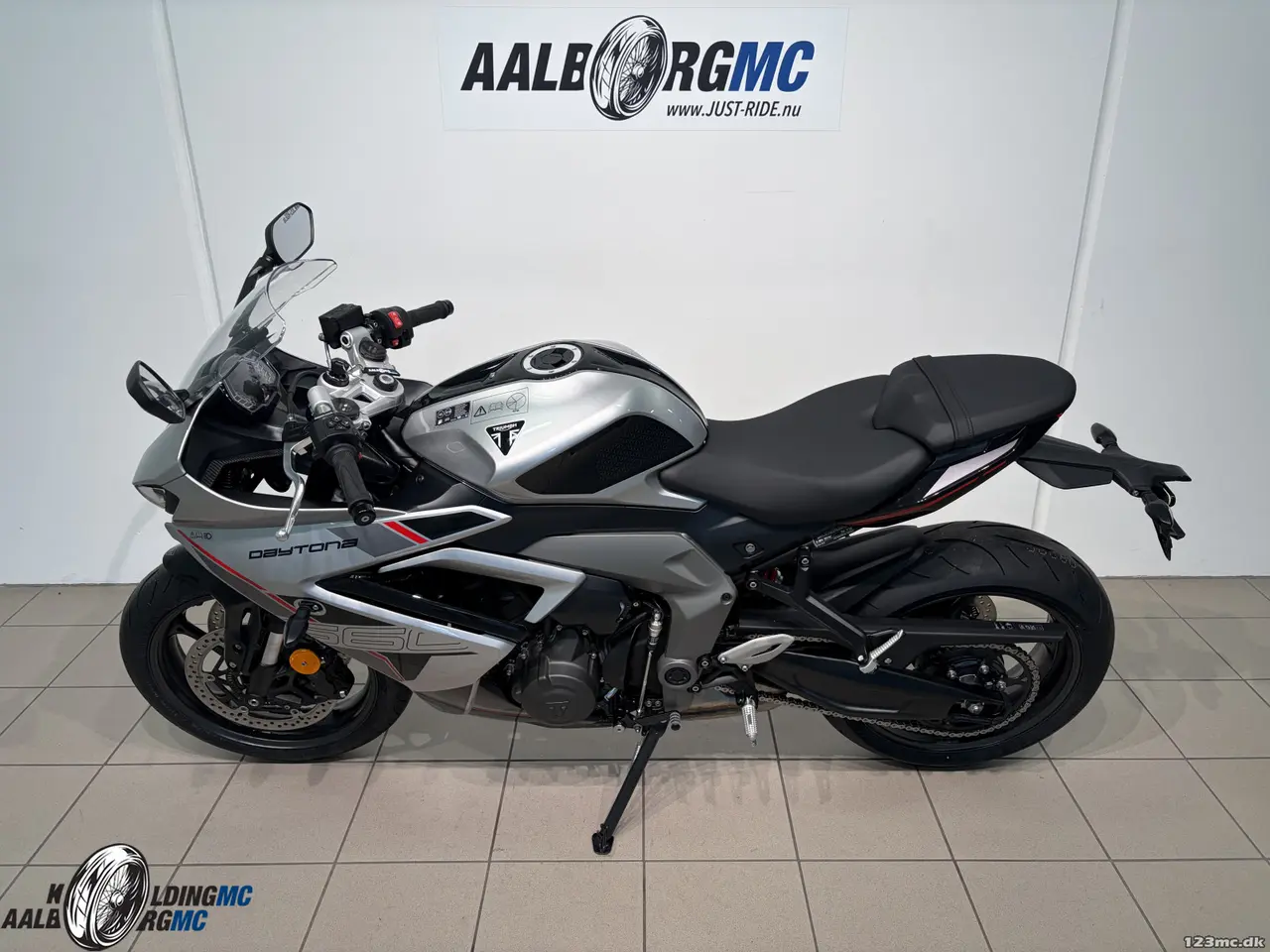 Billede 2 - Triumph Daytona 660 ALUMINIUM SILVER/SAPPHIRE BLACK