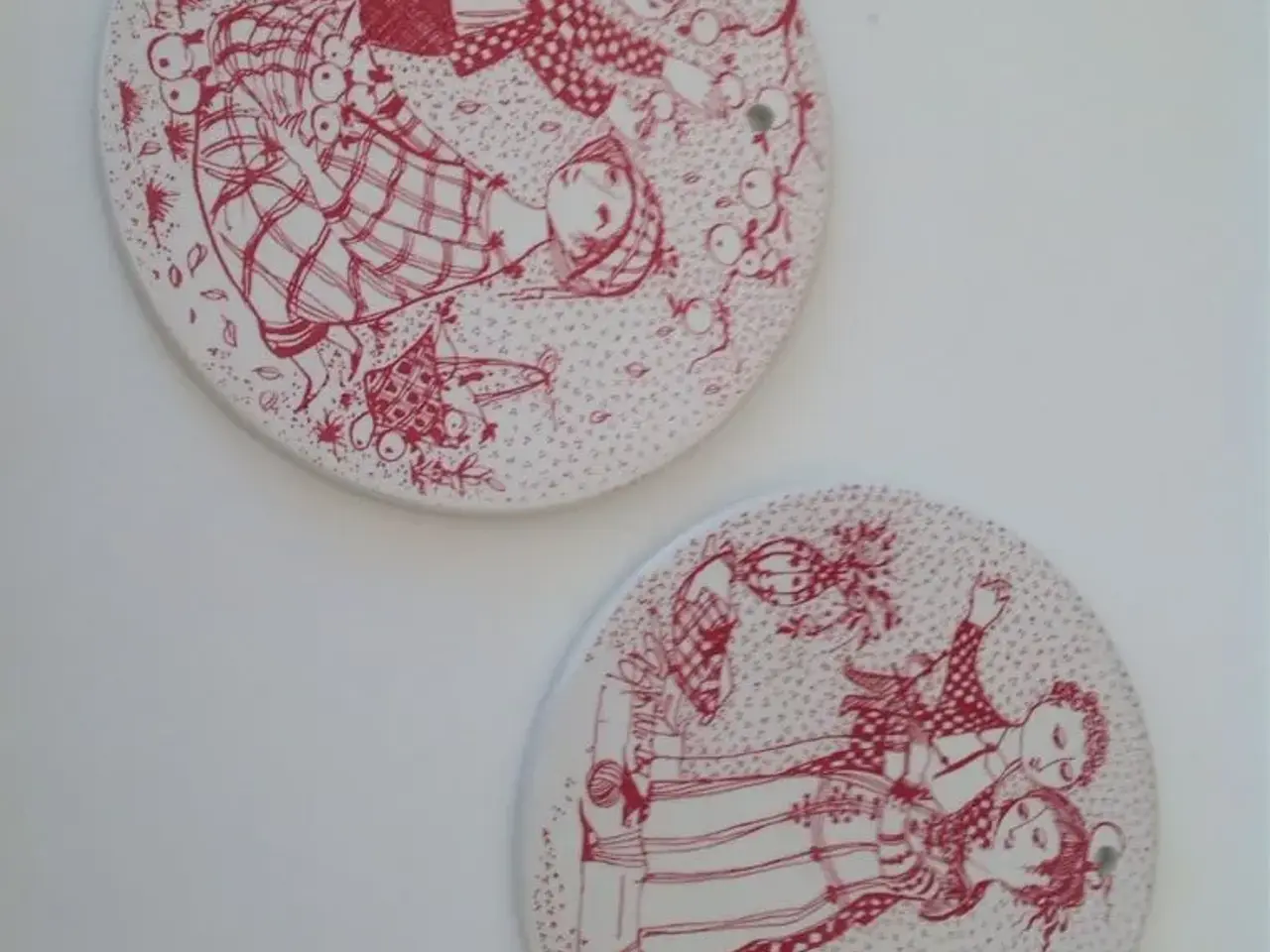 Billede 1 - 2 Bjørn Vinblad platter i rød