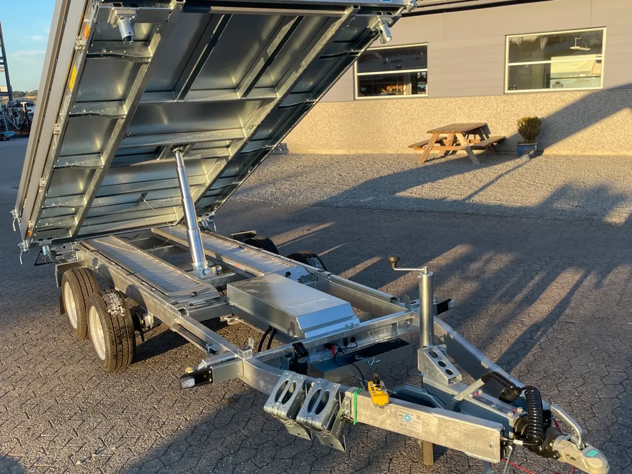 Billede 1 - 3500 kg 3-vejs tiptrailer udlejes