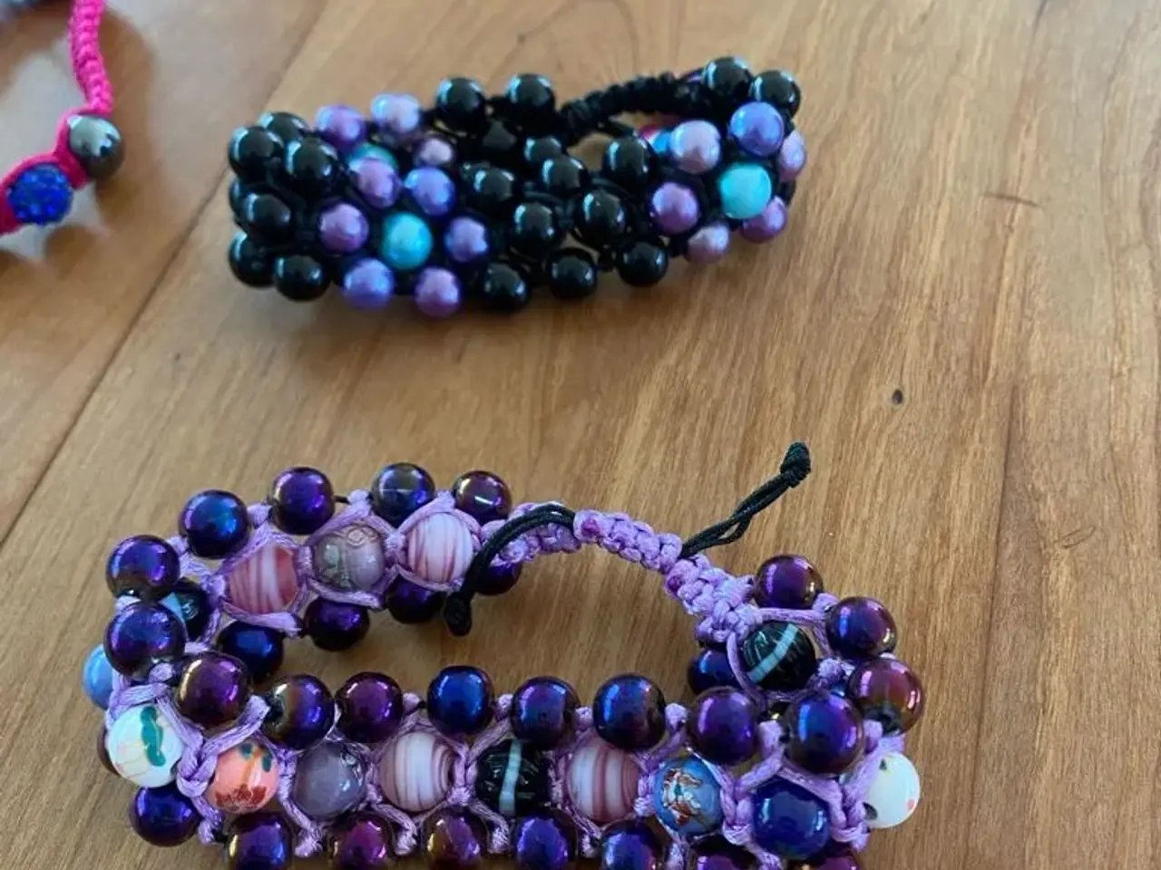 Billede 4 - Nye knyttede armbånd